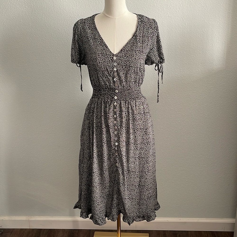 Calista Ditsy Floral Midi Dress Size Medium
